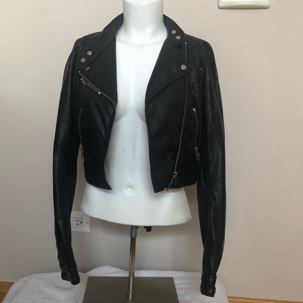 ❌ SOLD ❌ Faux leather